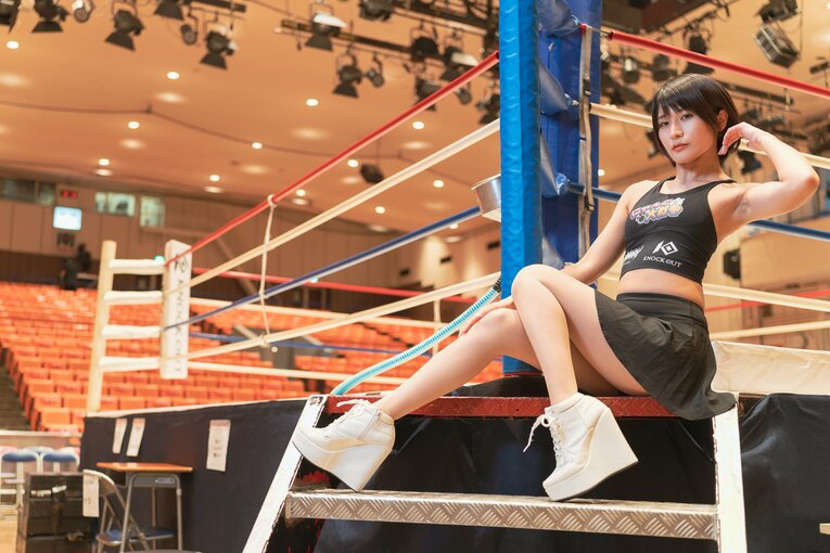 「“ラウンドガール不要論”をどう思う？」人気ラウンドガール・来栖うさこに“グラドル界と格闘技”の関係を聞いてみた〈特別グラビア〉(15)