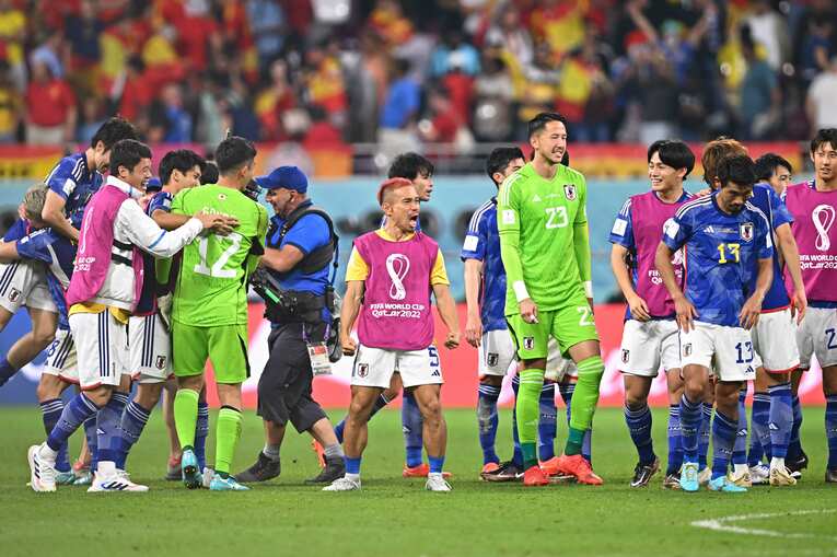 スペイン戦後、長友喜びのハッスルポーズ　©Takuya Kaneko／JMPA