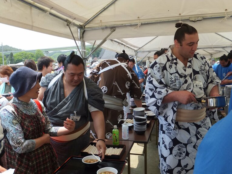 大相撲の“3.11”　被災地を訪れた力士たちの涙と誓い(11)