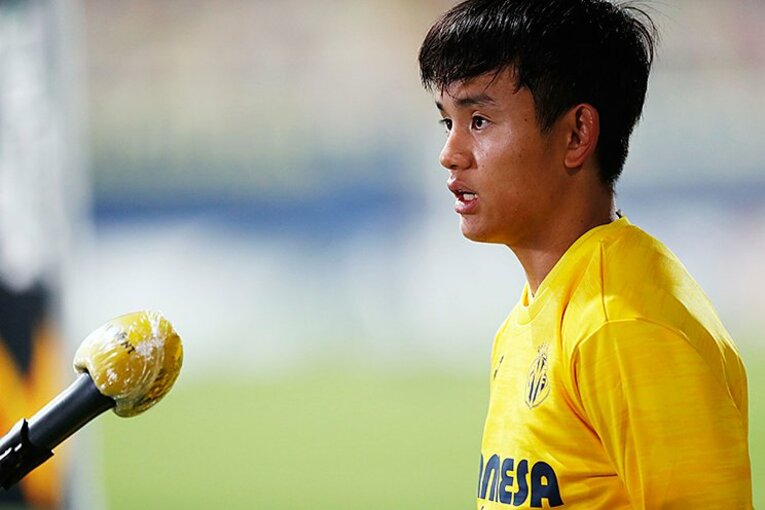 久保建英、EL衝撃デビューを独自写真で見る　日の丸スパイクと今季初得点、エメリ監督の“指摘”(14)