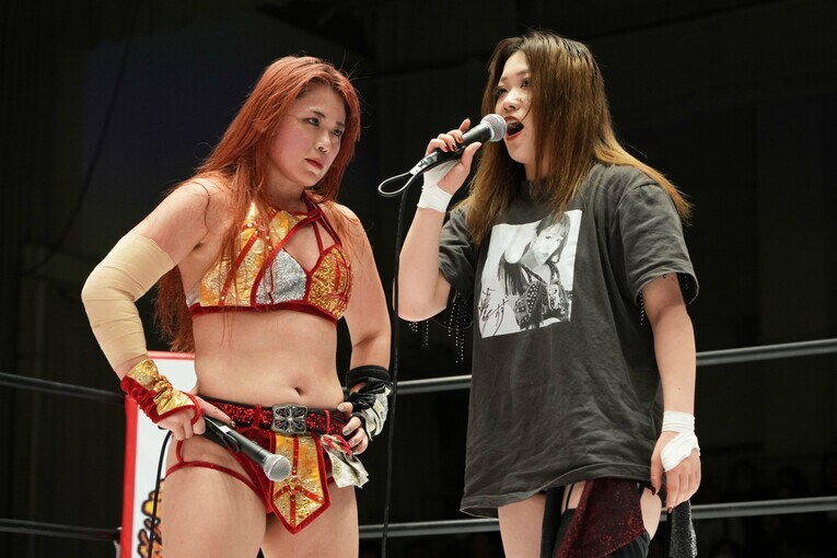 舞華とすずはあらゆる場所で舌戦、乱闘を展開してきた　©Essei Hara