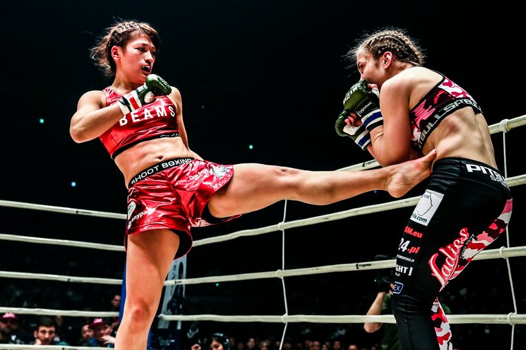 “ツヨカワ女王”RENAの美しい前蹴り　©RIZIN FF Susumu Nagao