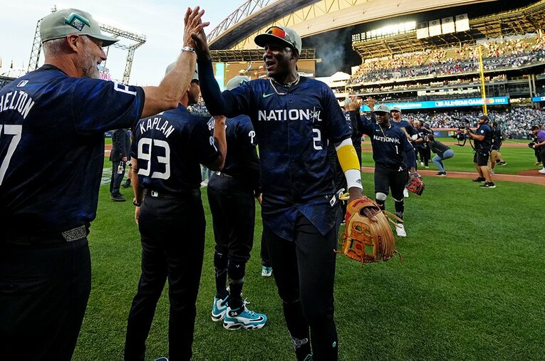 大谷に日本語で「バットニ、サインクダサイ」と直接交渉したぺルドモ　©Getty Images