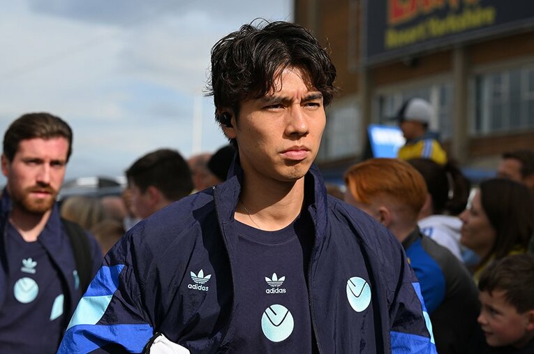 夏の移籍市場期限ギリギリの加入ながら、即リーズの主力に。田中碧はどのように仲間の信頼を得ていったか ／ photograph by REX/AFLO