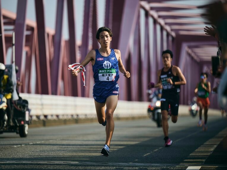 2023年11月、全日本大学駅伝を走る三浦　©Yuki Suenaga