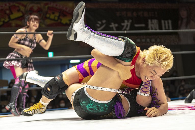 神取＆アジャ＆“W井上”！ レジェンドたちが若手精鋭軍との「3本勝負」で必殺技連発…“お祭り”カードに見た歴史的意義とは？(30)