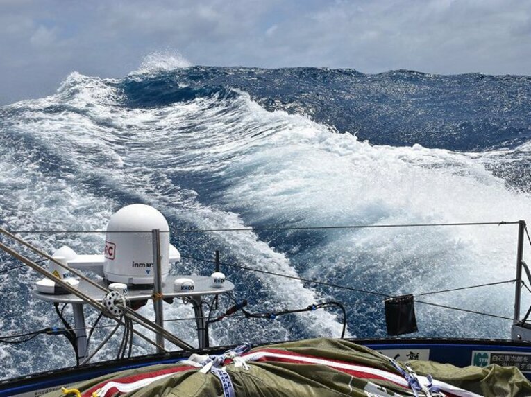 12月3日、南氷洋に入る手前、風は強く波高も6メートルに達してきた。康次郎はさあ、これからというときに……。（写真：白石康次郎）