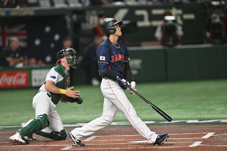 【大谷さんの侍ジャパンでも愛される日常】オーストラリア戦で放った特大のホームランに相手捕手も…（写真は右に続きます）　©Naoya Sanuki