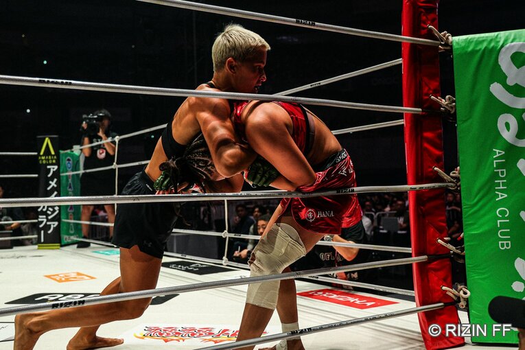 RENAvsクジュティナ　©RIZIN FF
