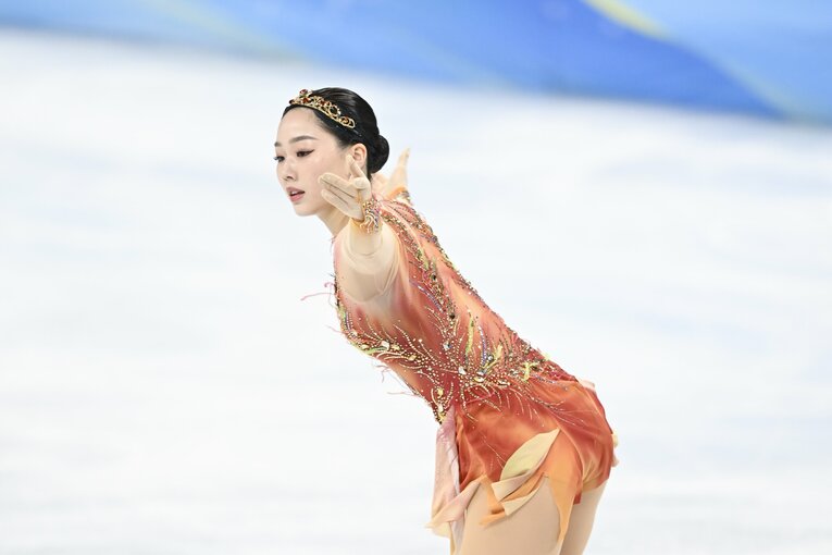 「泣いてる場合じゃない」新女王・坂本花織と中野コーチが守った“フィギュアの品格” 「20年前のスケート」発言のタラソワへ伝えたいこと(44)