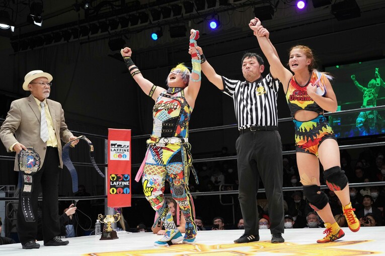 勝利した高橋奈七永と山岡聖怜　©Essei Hara