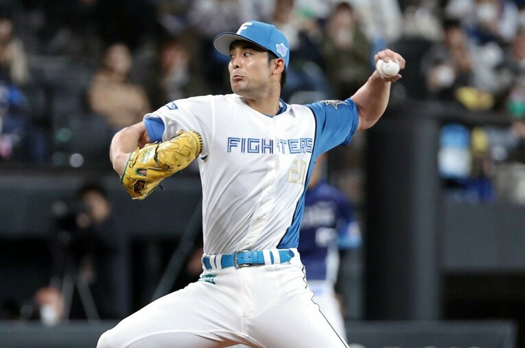 戦力外の阿部剣友と同じ大型左腕である日ハム・上原健太は今季、自身最多の100イニング超の登板機会を得たが、開花には時間がかかった ／ photograph by JIJI PRESS