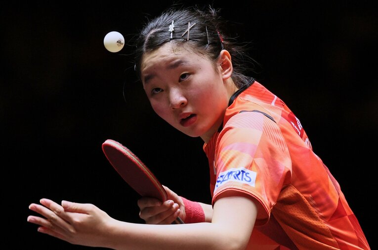 WTTファイナルズ福岡にてプレーする張本美和 ／ photograph by Getty Images