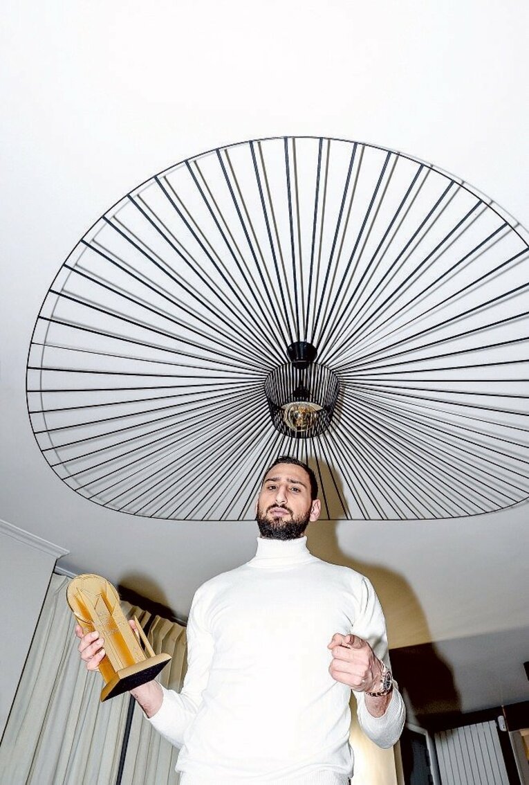 1999年2月25日生まれの22歳。10代半ばから世代代表に名を連ね、17歳6カ月でフル代表デビューを果たした