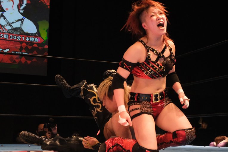 「いつか、傷だらけの背中でウェディングドレスを」 18歳の女子レスラー・鈴季すずが大流血を「嬉しい」と語る理由(19)