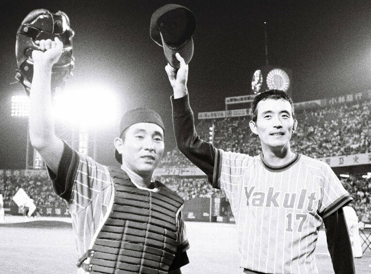 ヤクルトを支えた扇の要・大矢明彦と右のエース・松岡弘　©KYODO