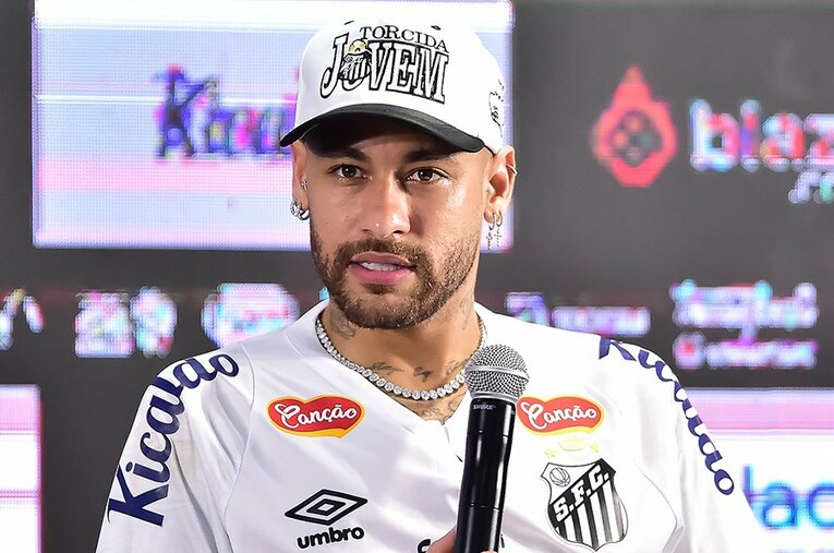 古巣サントスに復帰を決めたネイマール。近年の低評価を覆せるのか ／ photograph by Sports Press Photo/Getty Images