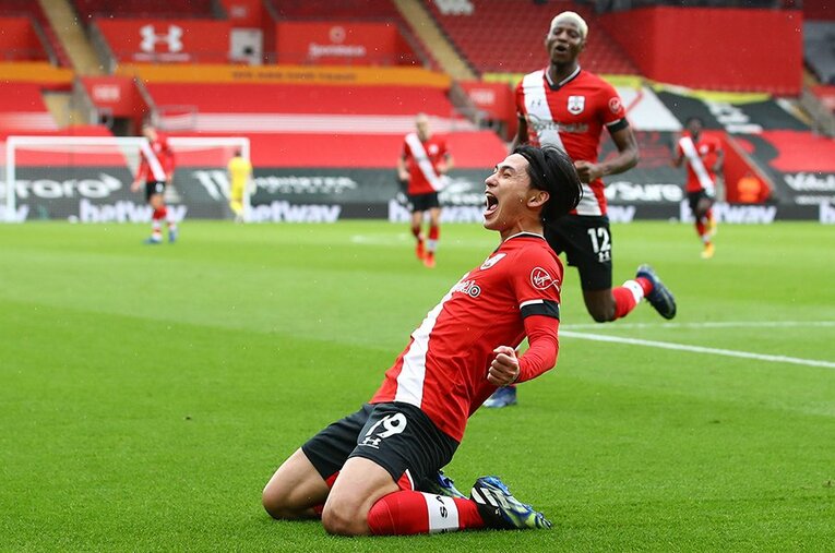 チェルシー相手のゴールに歓喜する南野拓実。リーグで振るわないリバプールのファンから“タキ待望論”が再び高まりそうだ ／ photograph by Getty Images