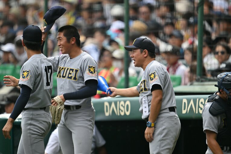 仙台育英を率いる須江航監督　©Hideki Sugiyama