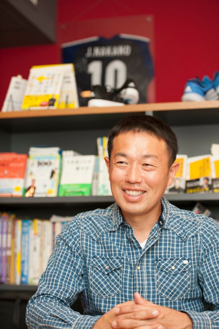 青学大トレーナーの中野ジェームズ修一氏（2014年）　©Mami Yamada