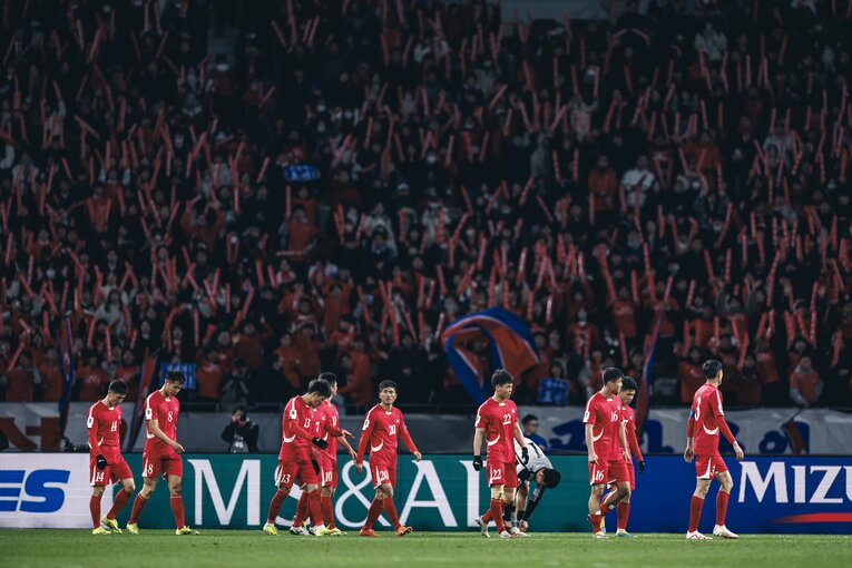 北朝鮮サポーターは敗れた選手たちに惜しみない拍手を送った　©Kiichi Matsumoto/JMPA