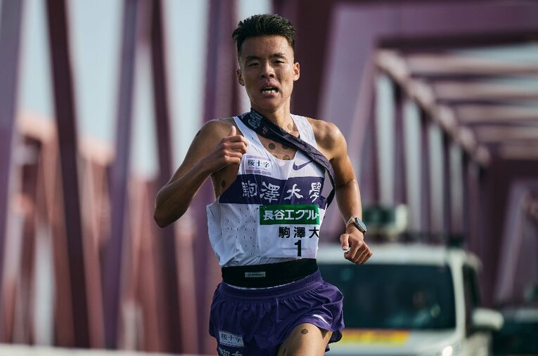 11月6日の全日本大学駅伝。大会MVPに選ばれた駒澤大・佐藤圭汰（2年）。2区を走り、区間記録を11秒更新した ／ photograph by Yuki Suenaga