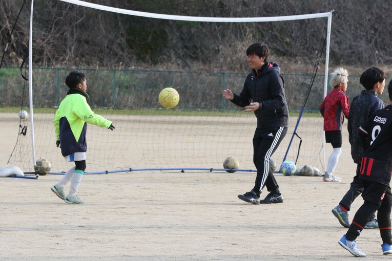 「お酒に逃げた」25歳で引退した堂安律の“元相棒”が初告白…“遠藤保仁の後継者”と呼ばれた天才パサーの後悔「なんであんな行動したんやろ」(22)