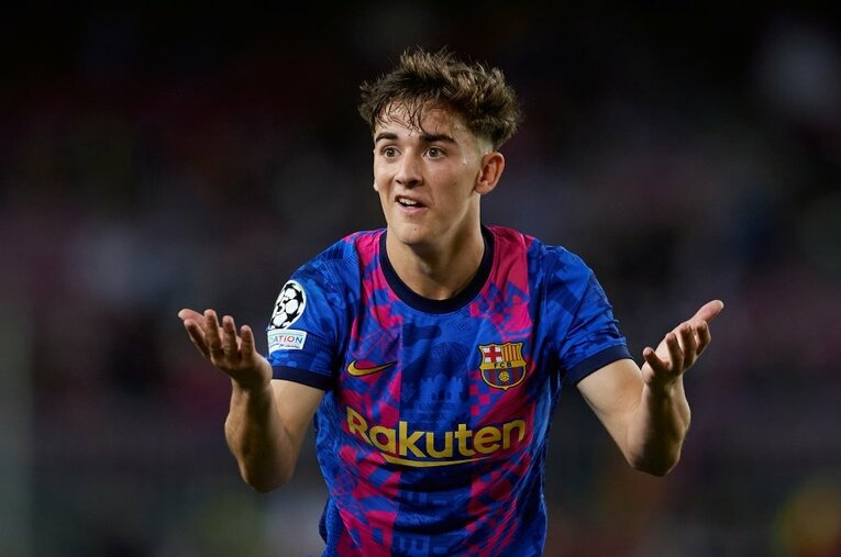 財政難、監督交代と苦境にあえぐバルセロナにおいて、17歳の新星ガビは未来への希望となれるか ／ photograph by Getty Images