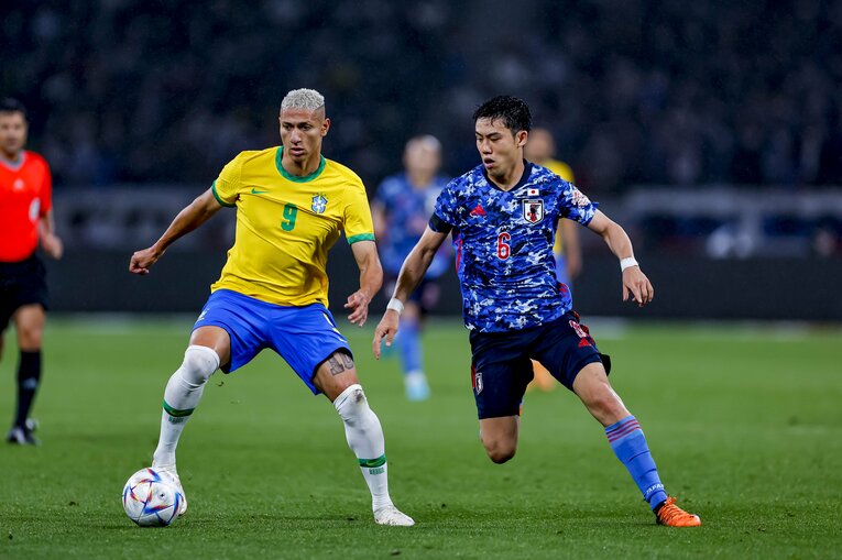 ブラジル戦での遠藤　©Kiichi Matsumoto/JMPA