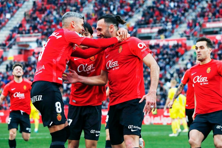 「クボはファウル覚悟で止めなければ」 残留争いで久保建英が大仕事…辛口のタクシー運転手もニコリ〈カメラマン現地取材〉(35)