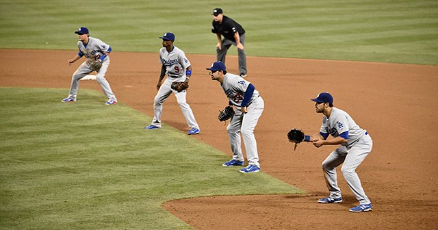 メジャーで守備シフト制限の議論 戦術に対処してこそ知恵比べでは Mlb Number Web ナンバー