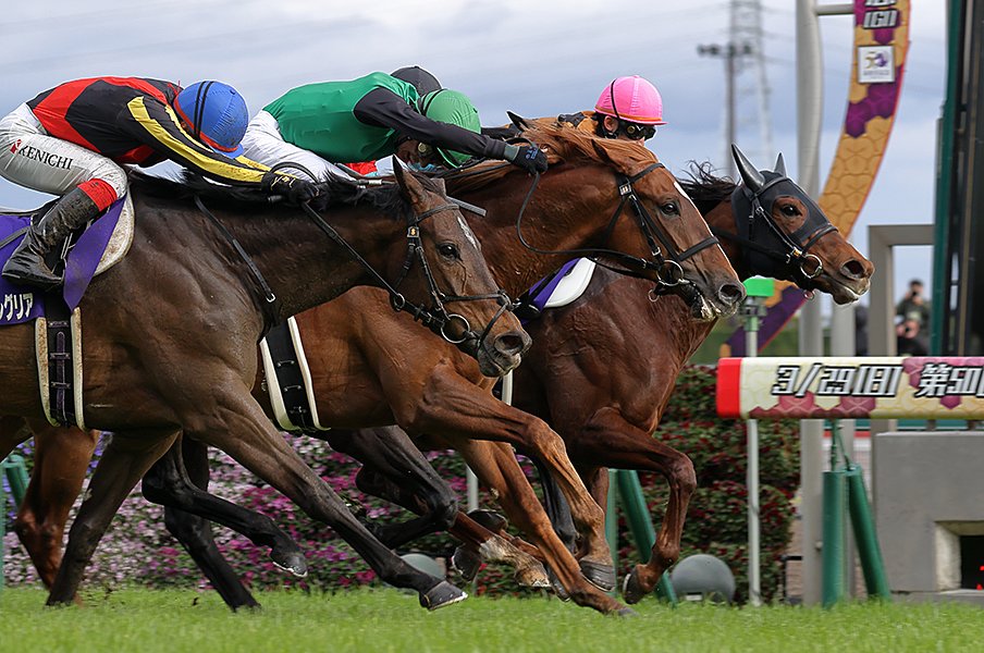 無観客開催に1位入線馬の降着。波乱の高松宮記念で輝いた松若風馬。<Number Web> photograph by Yuji Takahashi