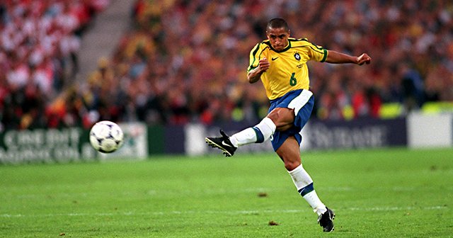 ロベカルの超絶FKとブラジル代表。夢の1997年とフランスW杯の失望 