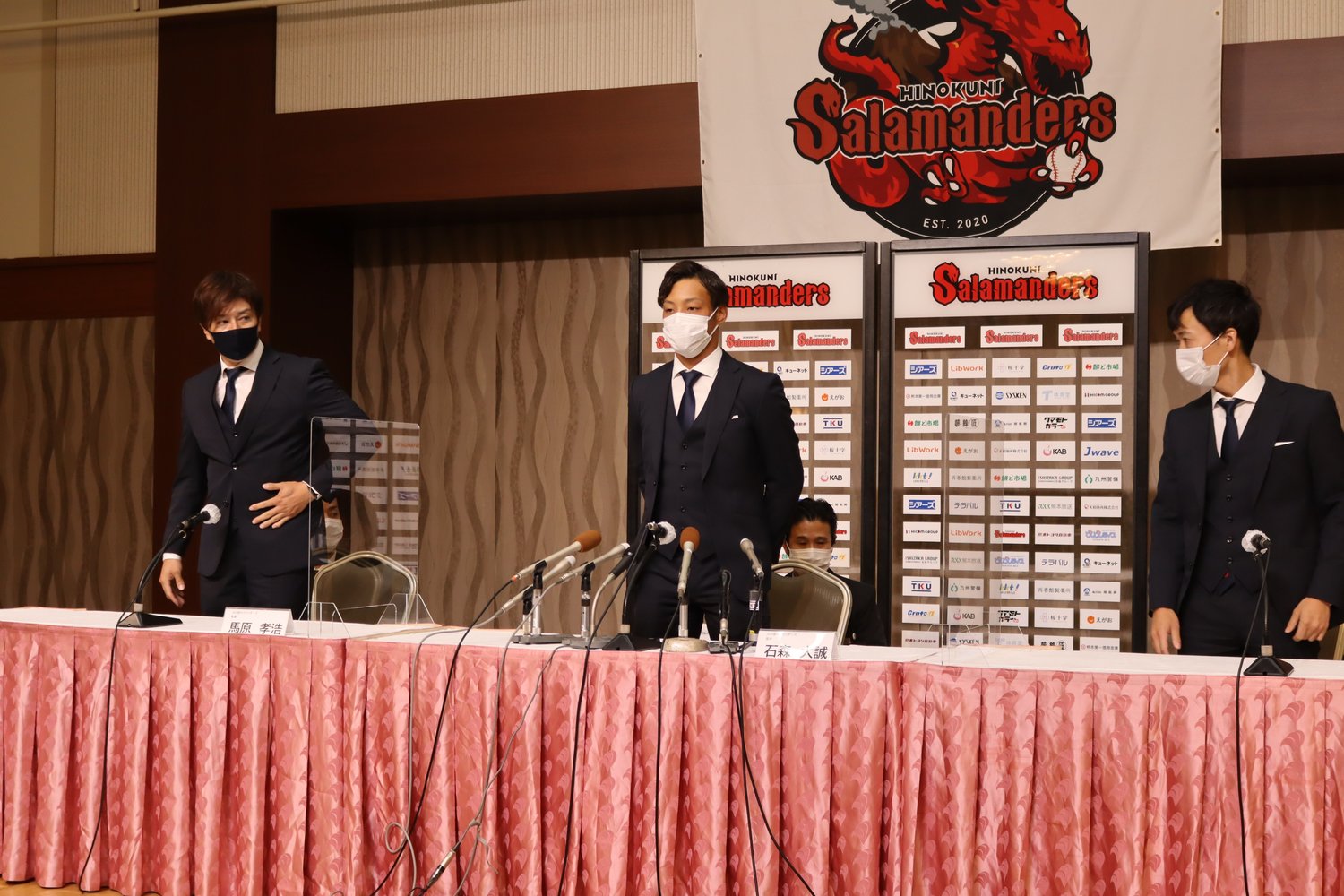 神田社長兼GMらと　©Kou Hiroo