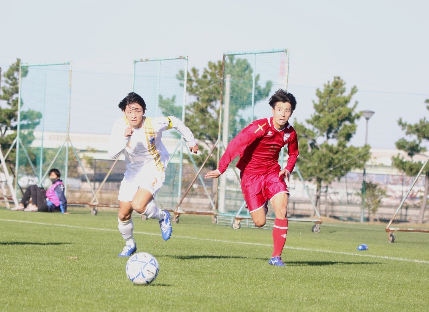 阪南大・真瀬（仙台内定）とのマッチアップはJ1の試合のような見応えがあった　©︎Takahito Ando