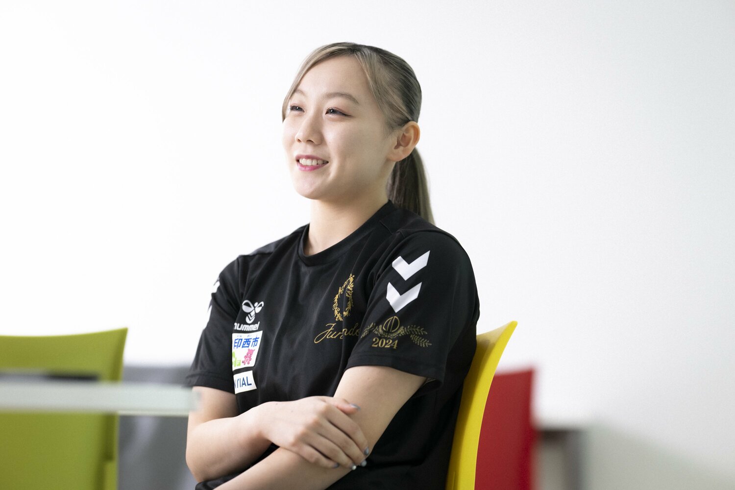 インタビューに答える現在の宮田