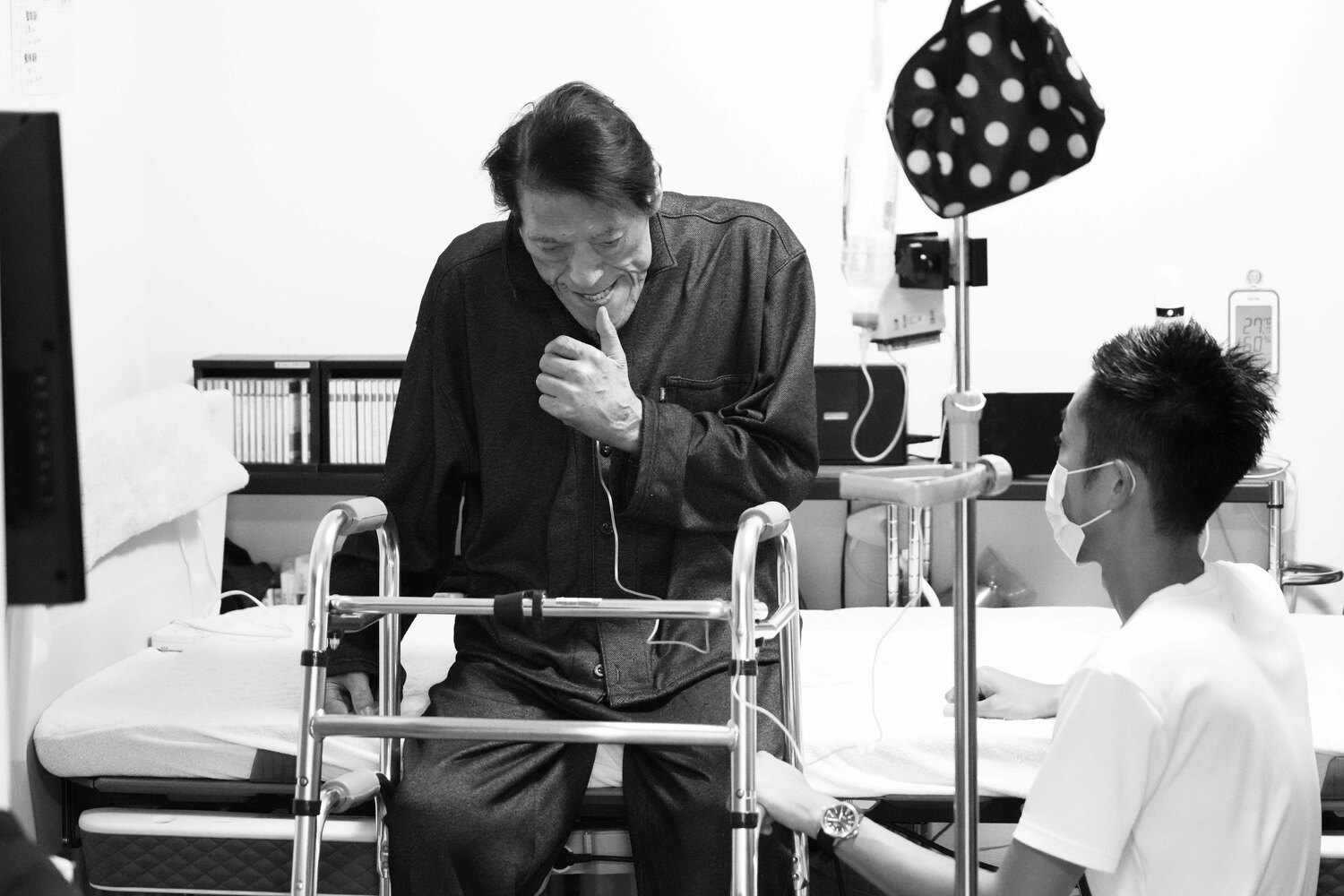 リハビリに励むアントニオ猪木