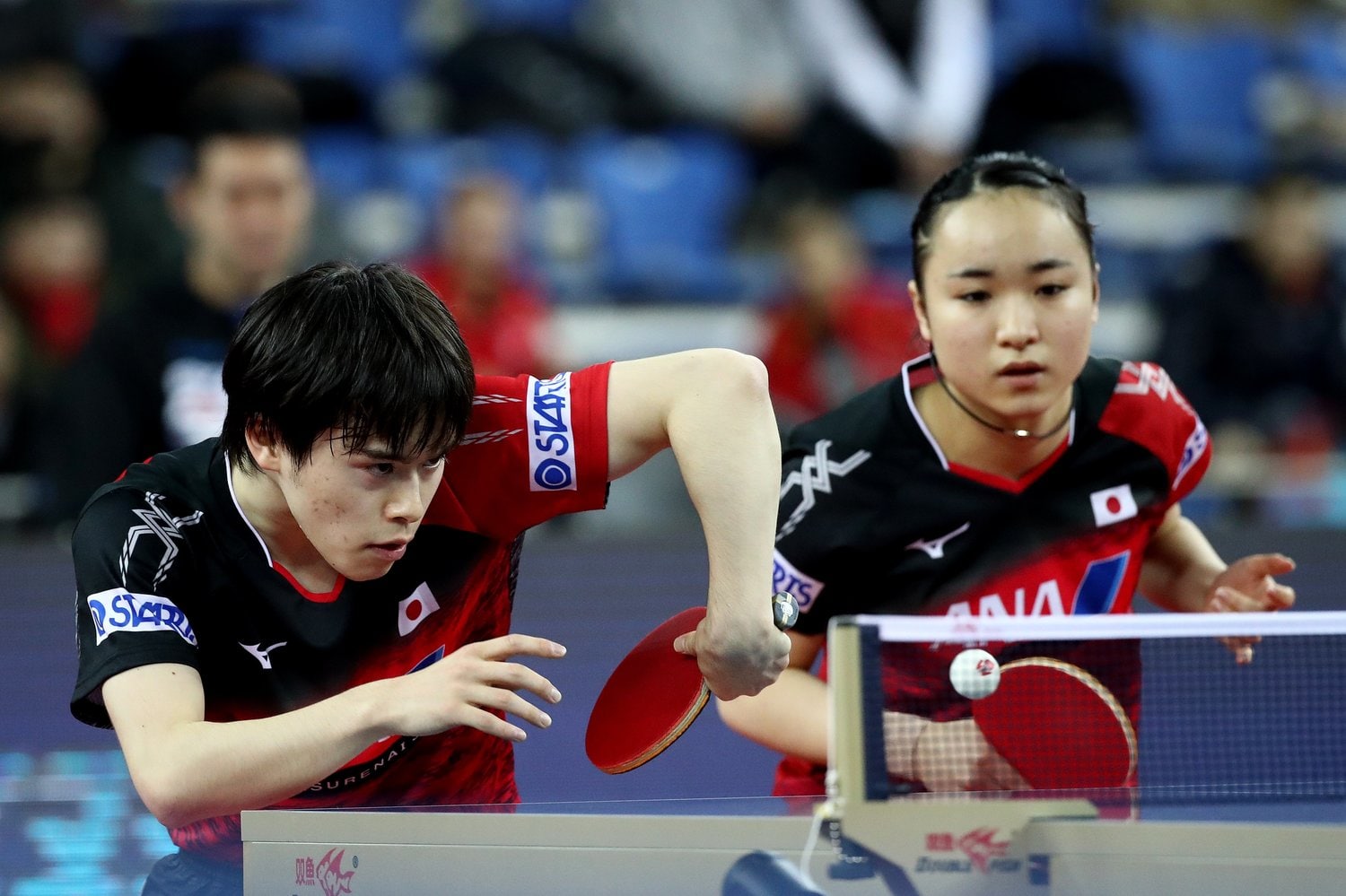 2018年のワールドツアーにて。左が森薗政祟