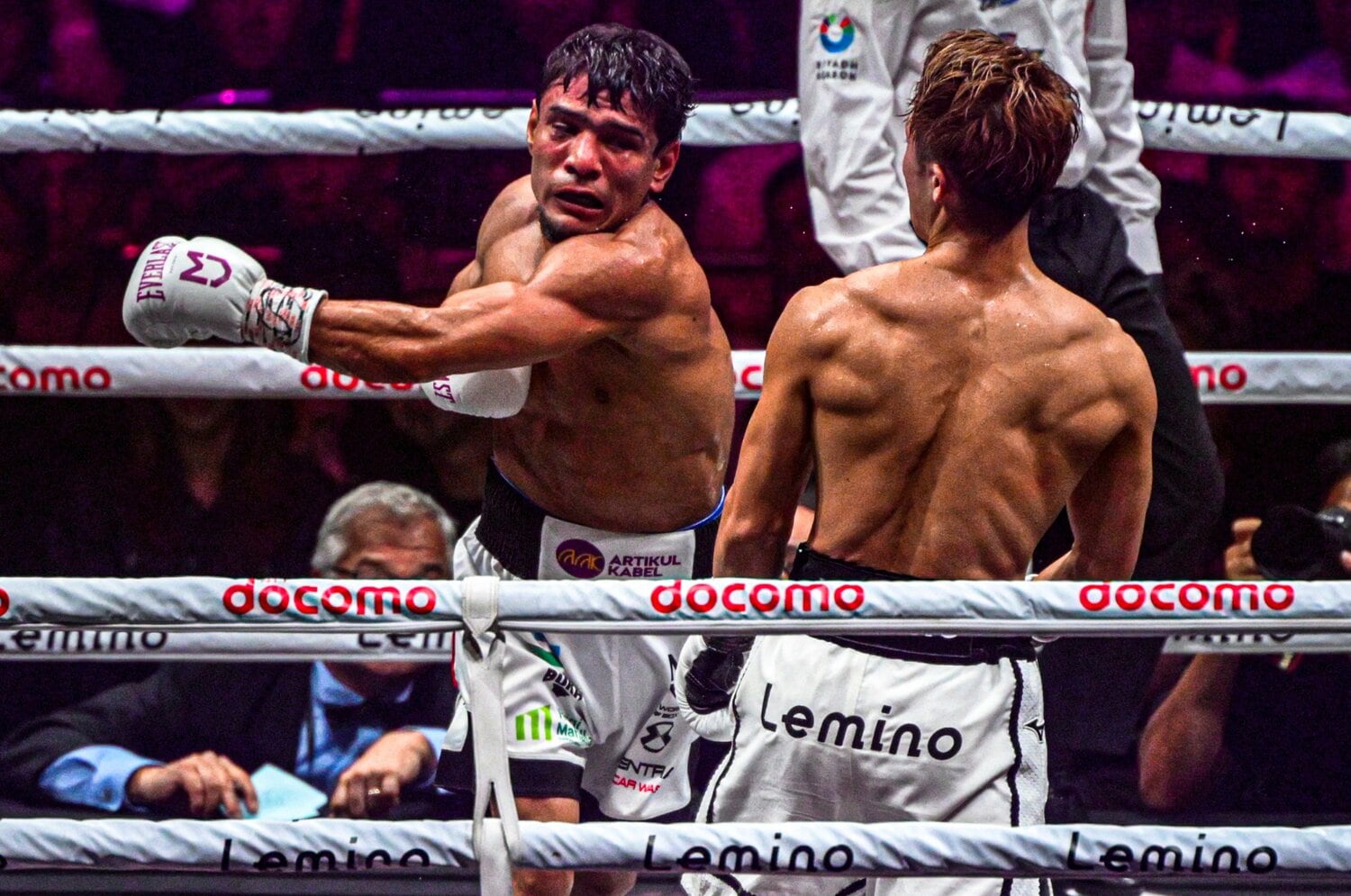 「アフマダリエフはクレバーだから…」「心が折れる」井上尚弥が敗者を“無力化”した本当の理由…怪物と最も拳を交えた男が語る「井上の怖さ」＜Number Web＞ photograph by Takuya Sugiyama