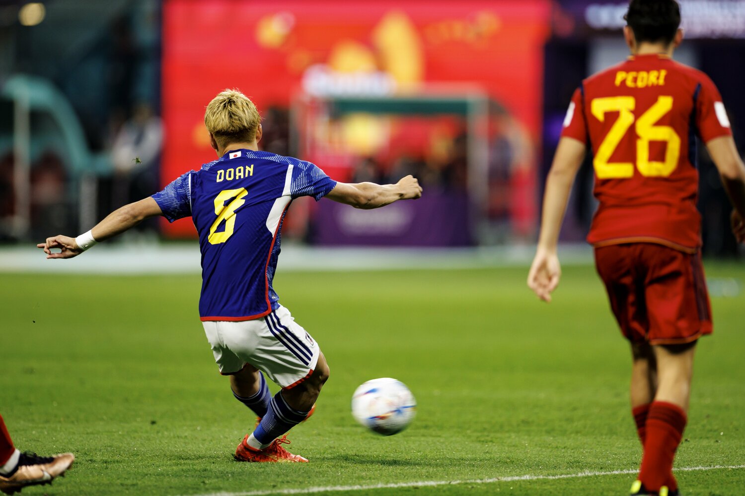 迷いなく振り抜いた左足で強烈なシュートを突き刺した堂安律。鮮やかな同点弾でチームを勢いづかせた　©︎Kiichi Matsumoto/JMPA