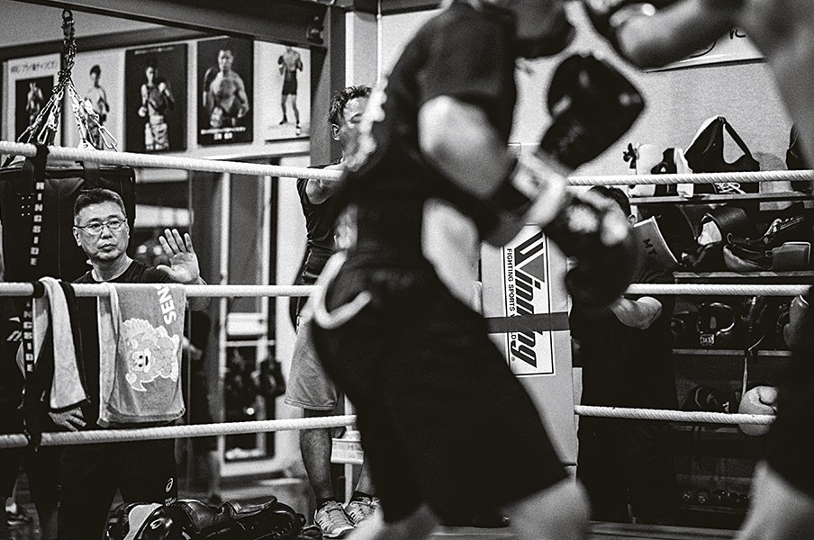 ［ビッグバンを支える会長の秘史］雑草に宿る柔らかな信念＜Number Web＞ photograph by Nanae Suzuki