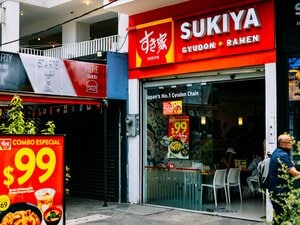 「牛丼を食べて涙が出そうに」“すき家inメキシコシティ”が過酷すぎW杯撮影でフラフラのカメラマンを救った「味噌汁、麦茶つき…約912円で良心的」