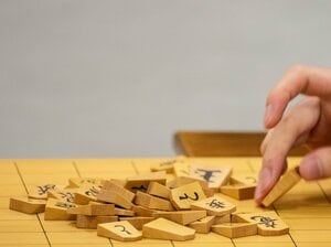 「長髪スーツで歌舞伎町へ」女性にモテモテ…将棋界“消えた名人候補”がいた「まあ、自惚れていましたね」プロ目前の敗北で情緒不安定→放浪