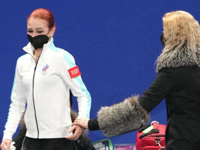 トゥルソワ17歳「2度と氷の上に立たない!」 なぜロシアの最強エテリチームに亀裂が入った? 選手が“移籍→復帰”を繰り返した歴史<Number Web> photograph by JIJI PRESS