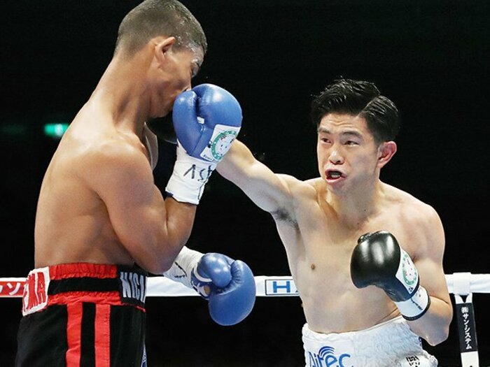 生命線のジャブを潰されてもV3!井岡一翔、次の狙いはスーパー王者。<Number Web> photograph by Kyodo News