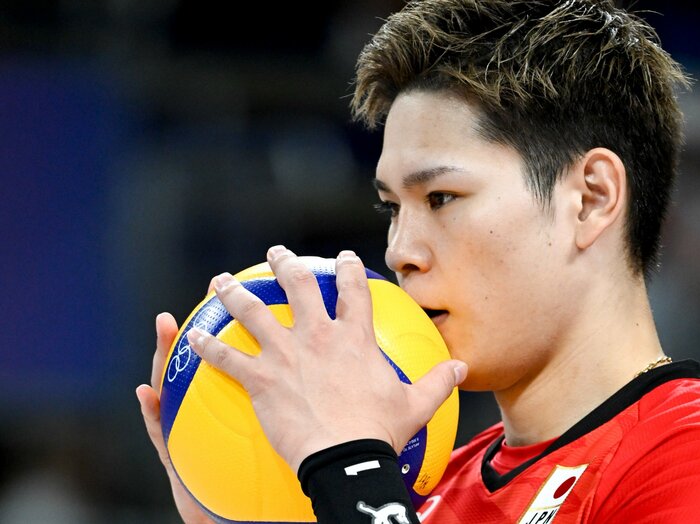 「日本代表は“1年休む”」男子バレー西田有志25歳が明かす“休養宣言”の真意「“もう必要ない”と言われるリスクがある。それでも…」＜Number Web＞ photograph by Asami Enomoto/JMPA