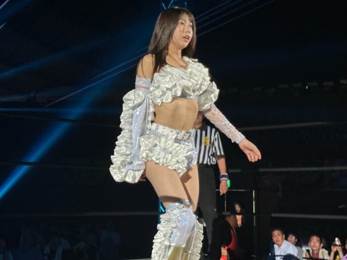 16歳の高校生プロレスラー、“流血デビュー戦”の舞台裏…「バックステージでギュッと手を握り…」心希が母・大向美智子と歩んだ二人三脚<Number Web> photograph by Norihiro Hashimoto