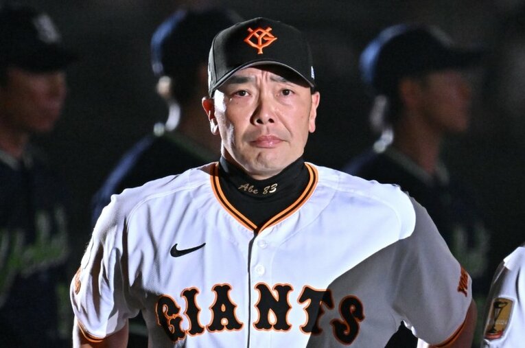 巨人を率いる阿部慎之助監督（46歳） ／ photograph by Hideki Sugiyama