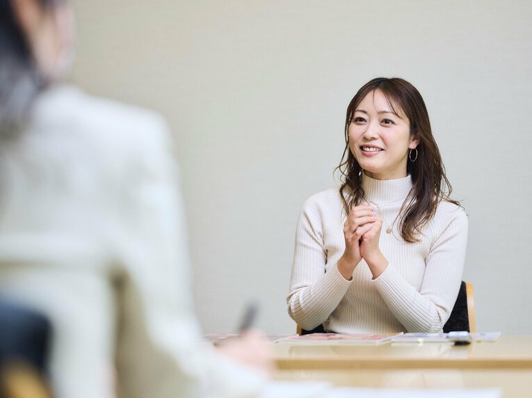 現在の納見佳容さん　©Yuki Suenaga