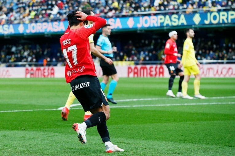 久保建英がエメリ戦術にハメられた？ “代表前の古巣ビジャレアル戦”撮影カメラマンが見た苦闘の要因〈少年ファンはユニをおねだり〉(22)